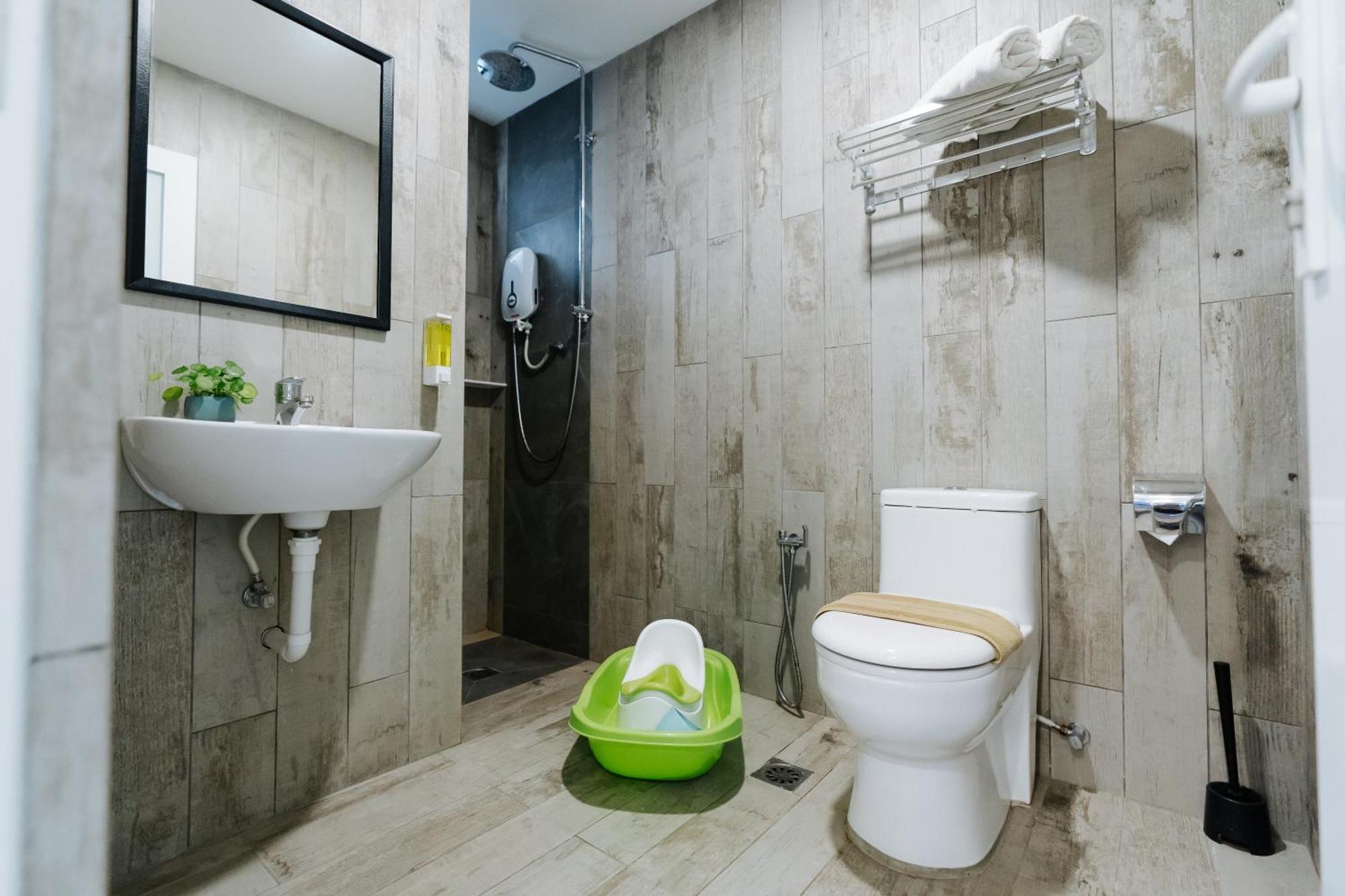 Wang's BnB 4 Bedrooms Villa George Town Buitenkant foto