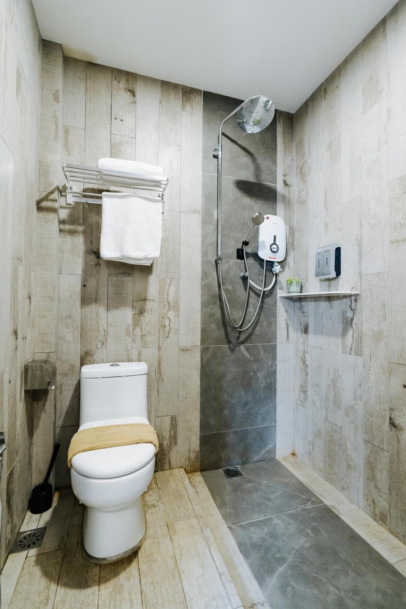 Wang's BnB 4 Bedrooms Villa George Town Buitenkant foto