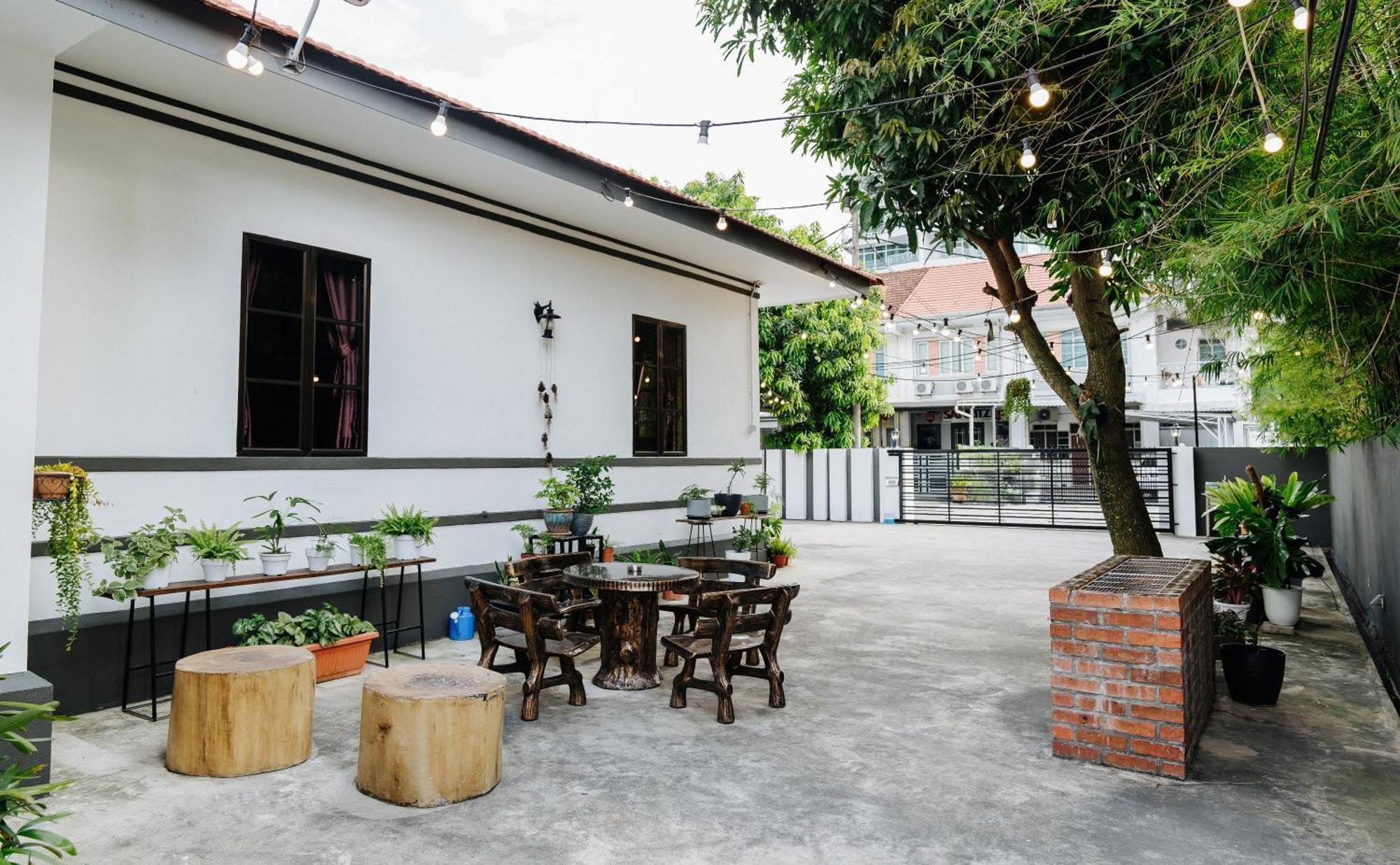 Wang's BnB 4 Bedrooms Villa George Town Buitenkant foto